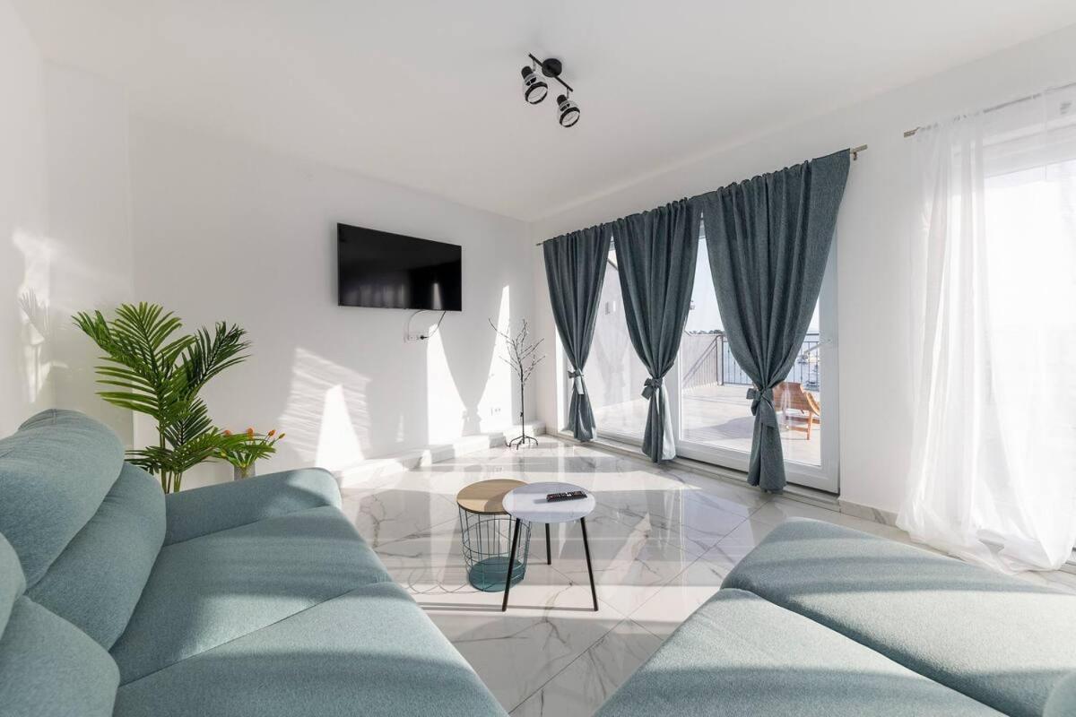 Luxury Penthouse With Jacuzzi And Seaview Apartment